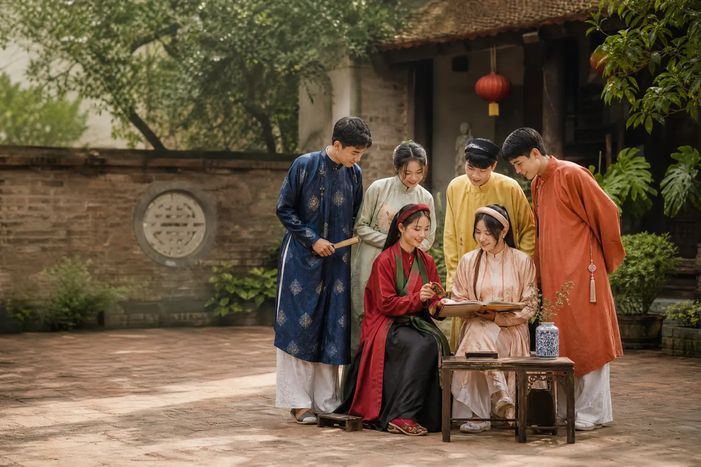 Album kỷ yếu cổ phục và di sản Việt trong không gian heritage