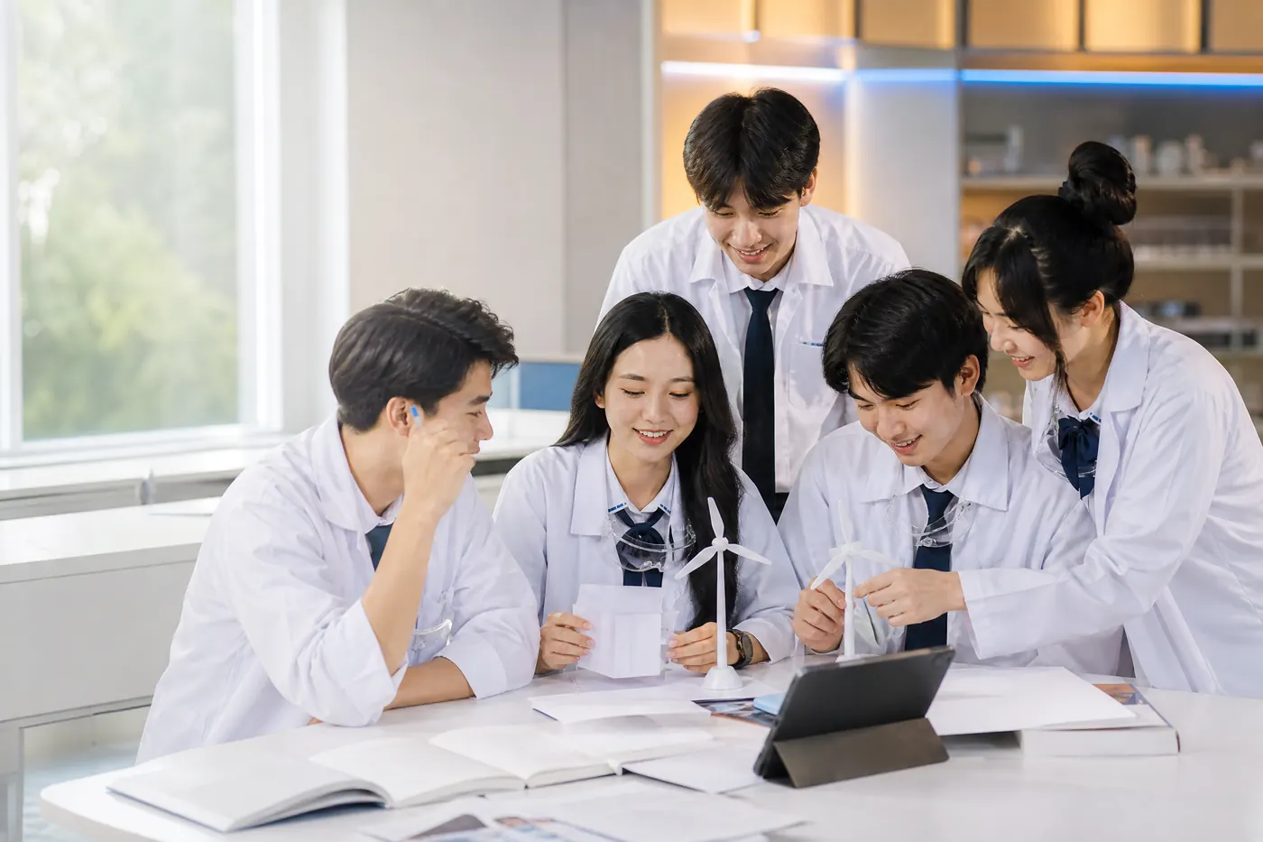 Ảnh bổ trợ Phòng thí nghiệm tương lai — Chạm ngưỡng 18