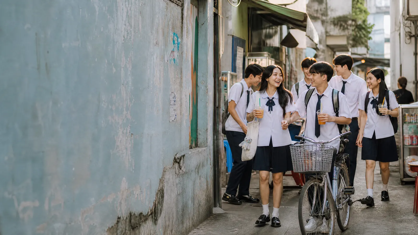 Hẻm phố tuổi trẻ — Một ngày rất chúng mình